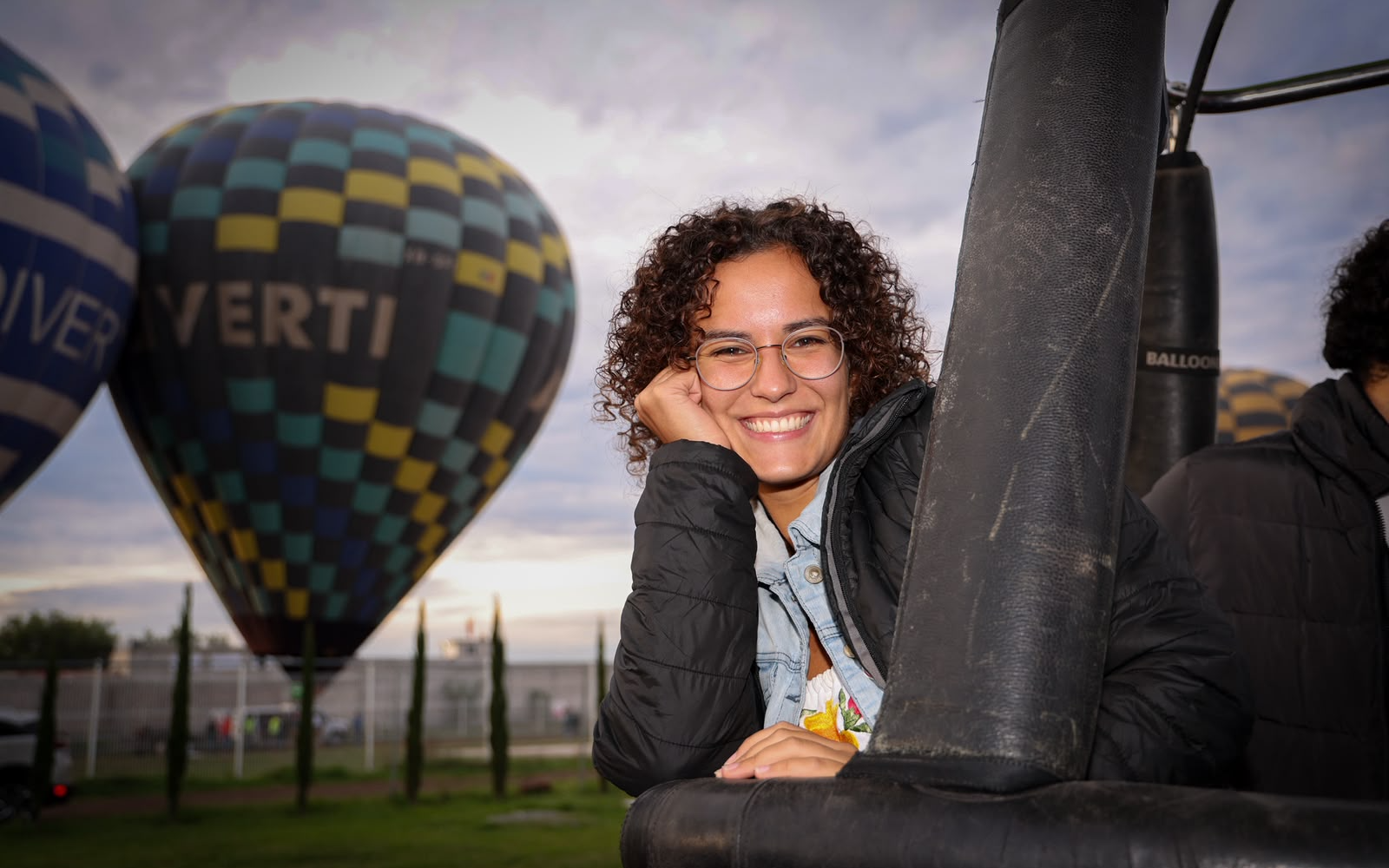 Fotografía auténtica de Pafi durante un amanecer en globo
